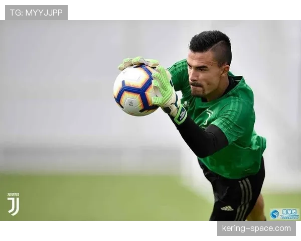 烟花炸伤克雷莫内塞门将奥德罗，涉事球迷面临调查比赛或关门进行